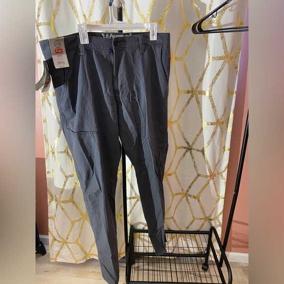 NWT Men’s Wrangler Rugged Utility Pant Sz38x30 - Picture 2 of 4